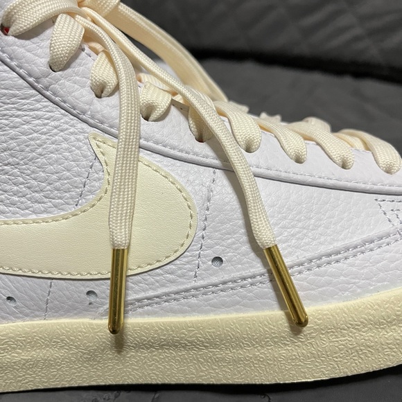NWT Nike women sneakers blazer mid 77 VNTG EMB whit charm Limited Edition - Picture 6 of 11